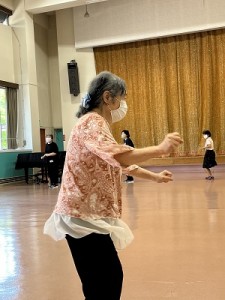 平山先生の軽快なダンス